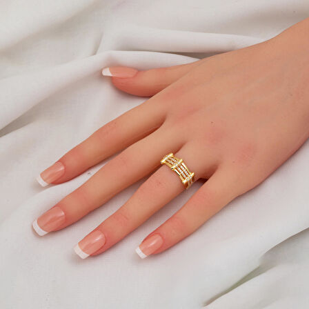 Sıra Taşlı Trend Altın Yüzük