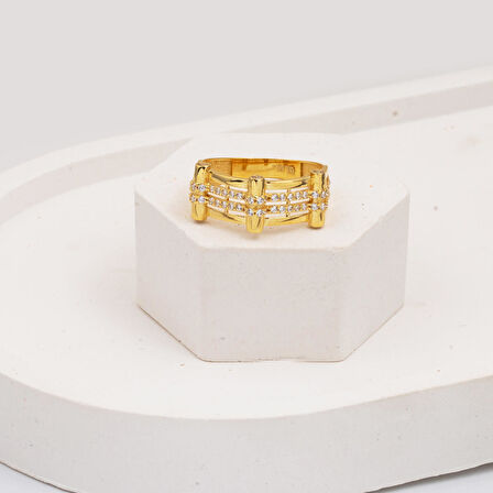 Sıra Taşlı Trend Altın Yüzük