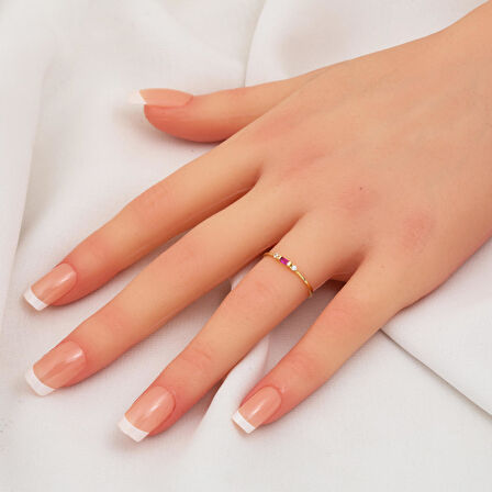 Kırmızı Bagetli 14 Ayar Altın Minimal Yüzük