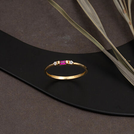 Kırmızı Bagetli 14 Ayar Altın Minimal Yüzük