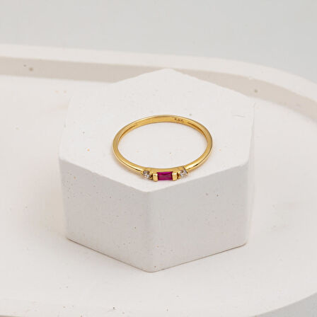 Kırmızı Bagetli 14 Ayar Altın Minimal Yüzük