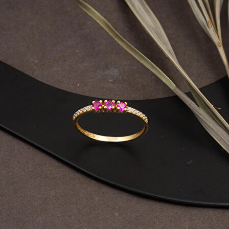 Tria Kırmızı Taşlı 14 Ayar Altın Yüzük