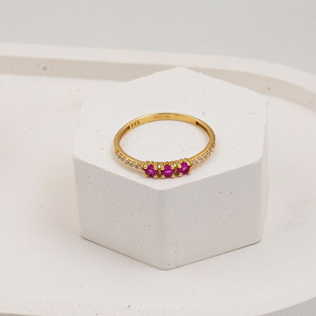 Tria Kırmızı Taşlı 14 Ayar Altın Yüzük