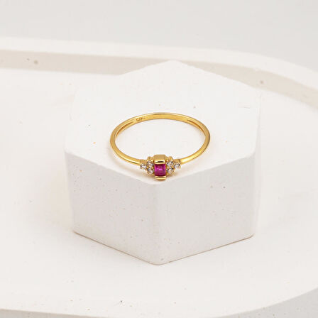 Kırmızı Minimal Baget 14 Ayar Altın Yüzük