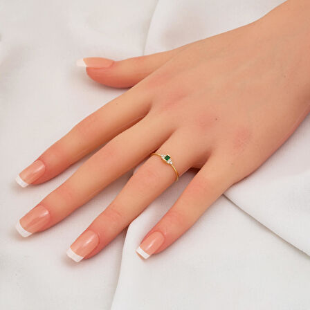 Yeşil Bagetli 14 Ayar Altın Minimal Yüzük