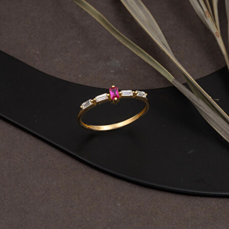 Kırmızı Bagetli 14 Ayar Altın Yüzük