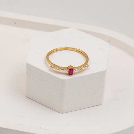 Kırmızı Bagetli 14 Ayar Altın Yüzük