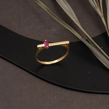 Köşeli Kırmızı Taşlı Altın Yüzük 14 Ayar