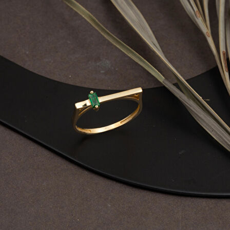 Köşeli Yeşil Taşlı Altın Yüzük 14 Ayar