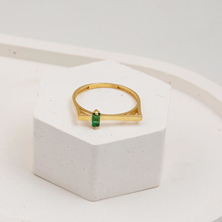 Köşeli Yeşil Taşlı Altın Yüzük 14 Ayar