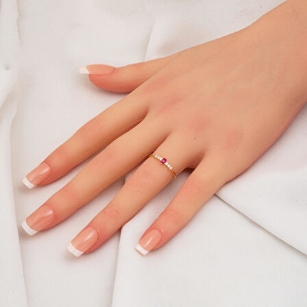 Kırmızı Baget Tektaşlı 14 Ayar Altın Yüzük