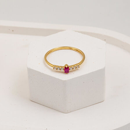 Kırmızı Baget Tektaşlı 14 Ayar Altın Yüzük