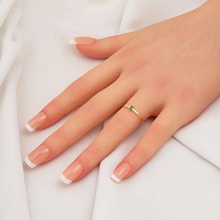 Yeşil Baget Tektaşlı 14 Ayar Altın Yüzük