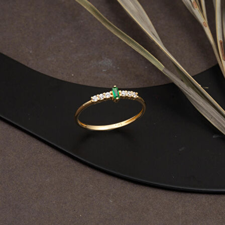 Yeşil Baget Tektaşlı 14 Ayar Altın Yüzük