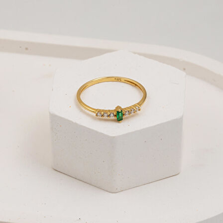 Yeşil Baget Tektaşlı 14 Ayar Altın Yüzük