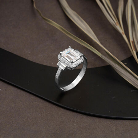 14 Ayar Beyaz Altın Baget Yüzük