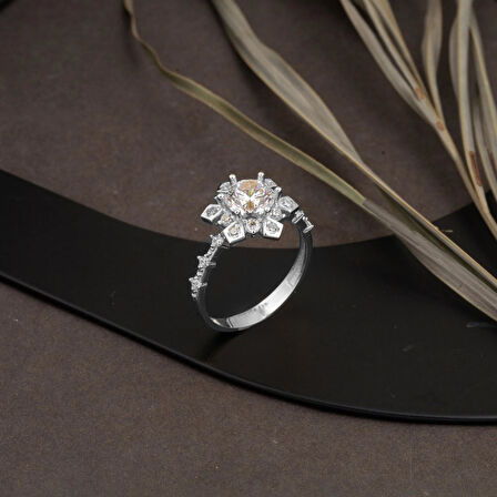 Serenay Beyaz Altın 14 Ayar Tektaş Yüzük