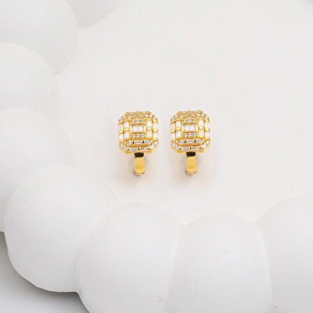 Parça Bagetli Altın Küpe