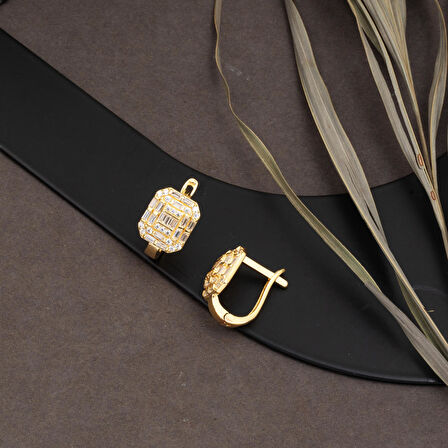 Parça Bagetli Altın Küpe