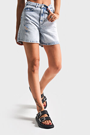 Kadın Mavi Renk 12s5-3 Mom Fit Midi Boy Lazer Detaylı Yırtık  %100 Koton Denim Şort
