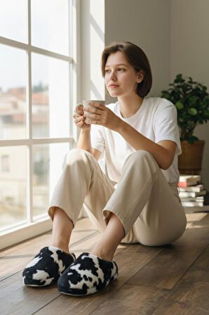 Kadın Tüylü Pofuduk  Ev Terliği Ses Yapmayan Yumuşak Rahat Kauçuk Taban İçi Yünlü Kışlık Terlik