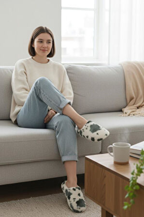 Kadın Tüylü Pofuduk  Ev Terliği Ses Yapmayan Yumuşak Rahat Kauçuk Taban İçi Yünlü Kışlık Terlik