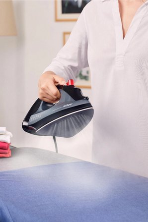 Arzum AR684 Olivya Buharlı Ütü 2400W, Seramik Taban, Dikey Buhar, Şok Buhar, Damlama Önleme, Siyah