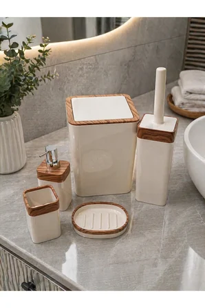 5'Lİ  Krem Ahşap Desenli – Çöp Kovası, Klozet Fırçası, Sıvı Sabunluk, Diş Fırçalık ve Katı Sabunluk DANTE AKRİLİK BANYO SETİ