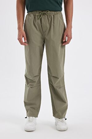 DeFacto Yazlık Jogger Pantolon Wide Leg Bol Rahat Kesim Paraşüt Beli Bağcıklı Geniş Bol Paça C9151AX24AUKH397