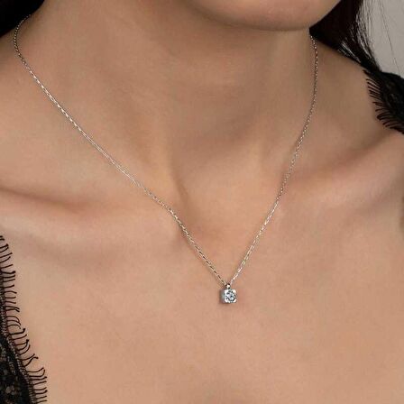 Swarovski Taşlı Lucky Life 925 Ayar Gumuss  Tektaş Bayan Kolye