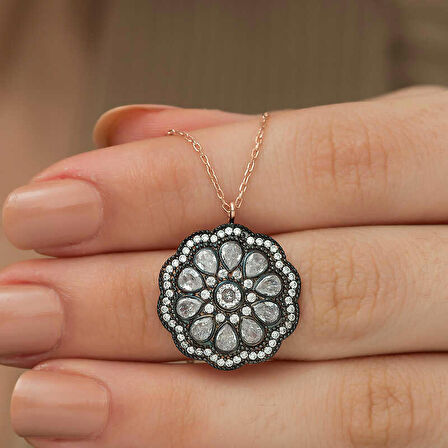 Lucky Life 925 Ayar Gumuss  Çiçek Desenli Elmas Montür Kolye