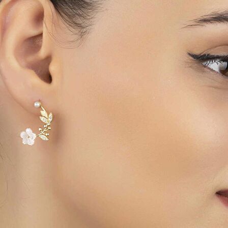 Lucky Life 925 Ayar Gumuss  Gold Sedef Çiçek Çivili Kadın Küpe