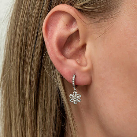 Lucky Life ​Gümüş Sallantılı Çiçek Kadın Küpe