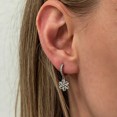 Lucky Life ​Gümüş Sallantılı Çiçek Kadın Küpe