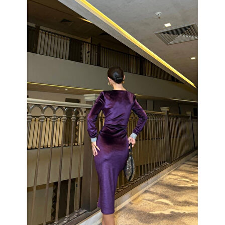 Lucky Life Kadın Bisiklet Yaka Vatkalı Manşet Detay Kadife Kumaş Midi Boy Elbise