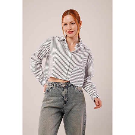 Crop Model Cepli Ve Çizgili Beyaz Gömlek