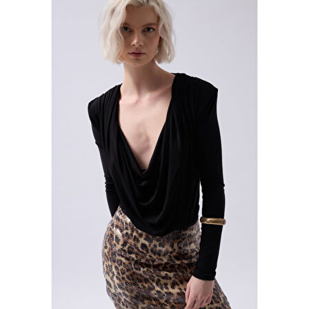Vatkalı Degaje Yaka Bodysuit