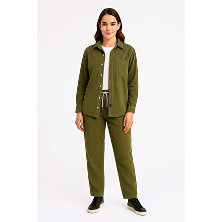 Lucky Life  Kadife Oversize Takım – Gömlek Ve Pantolon İkili Set Füme Corduroy Şıklığı, Rahat Ve Zarif Duruş Yumuşak Dokulu Kadife Kumaş, Düğmeli Gömlek Üst Ve Lastikli Pantolon Alt Parça Ile Gün Boyu Konfor- Haki