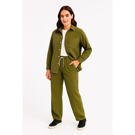 Lucky Life  Kadife Oversize Takım – Gömlek Ve Pantolon İkili Set Füme Corduroy Şıklığı, Rahat Ve Zarif Duruş Yumuşak Dokulu Kadife Kumaş, Düğmeli Gömlek Üst Ve Lastikli Pantolon Alt Parça Ile Gün Boyu Konfor- Haki