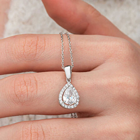 Lucky Life Gümüş Damla Beyaz Zirkon Taşlı Kadın Kolye