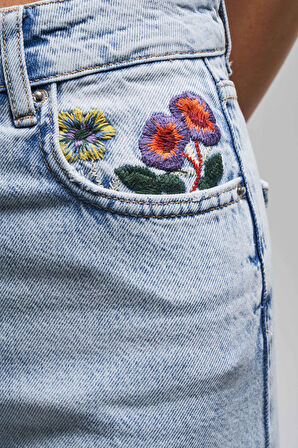 Kadın Ice Kot Rengi 4s5-3 Straight Fit Çiçek Nakışlı %100 Koton İç Boy 80 Cm Tasarım Denim Jean