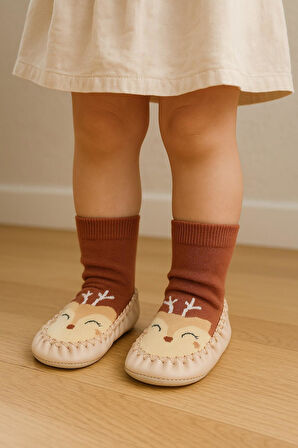 Çocuk Geyik Desenli Makosen Soket Çorap Patik Panduf – Kaydırmaz Ev & Anaokulu Ayakkabısı Kahverengi