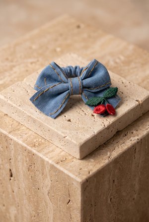 Denim Görünümlü Kiraz Nakışlı Lastik Toka Mavi