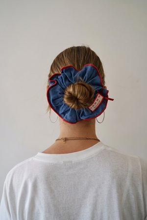 Lacivert Denim Görünümlü Fiyonk Etiketli Lastik Topuz Tokası