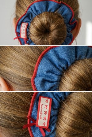 Lacivert Denim Görünümlü Fiyonk Etiketli Lastik Topuz Tokası