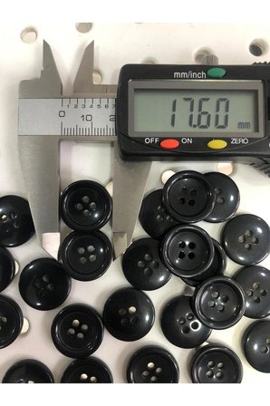 18 MM (28 BOY) SİYAH POLYESTER DÜĞME (25 ADET)