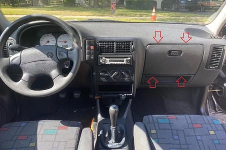 VW Polo 6N1 (1995-1999) Uyumlu Torpido Kapağı (Siyah / ABS Plastik / Parça Kodu: 6N0857101 - 6K0857121A)