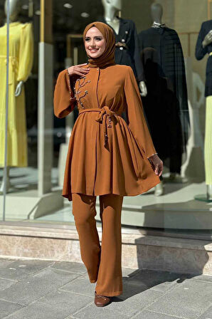 Taş İşleme Detaylı Kuşaklı Tunik ve Pantolonlu Takım 8432 Taba