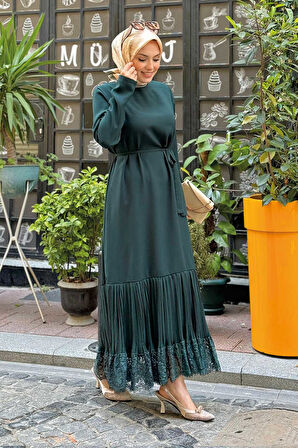 Etek Ucu Piliseli Dantel Görünümlü Kuşaklı Elbise 3890 Zümrüt