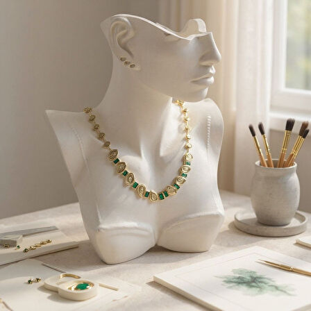 Yeşil Taşlı Kare ve Damla Figürlü Kolye